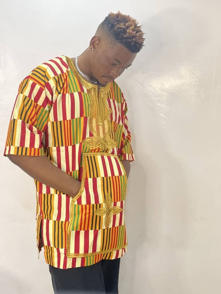 Men’s lightweight Kente Print Kaftan/Dashiki With Kufi Cap.