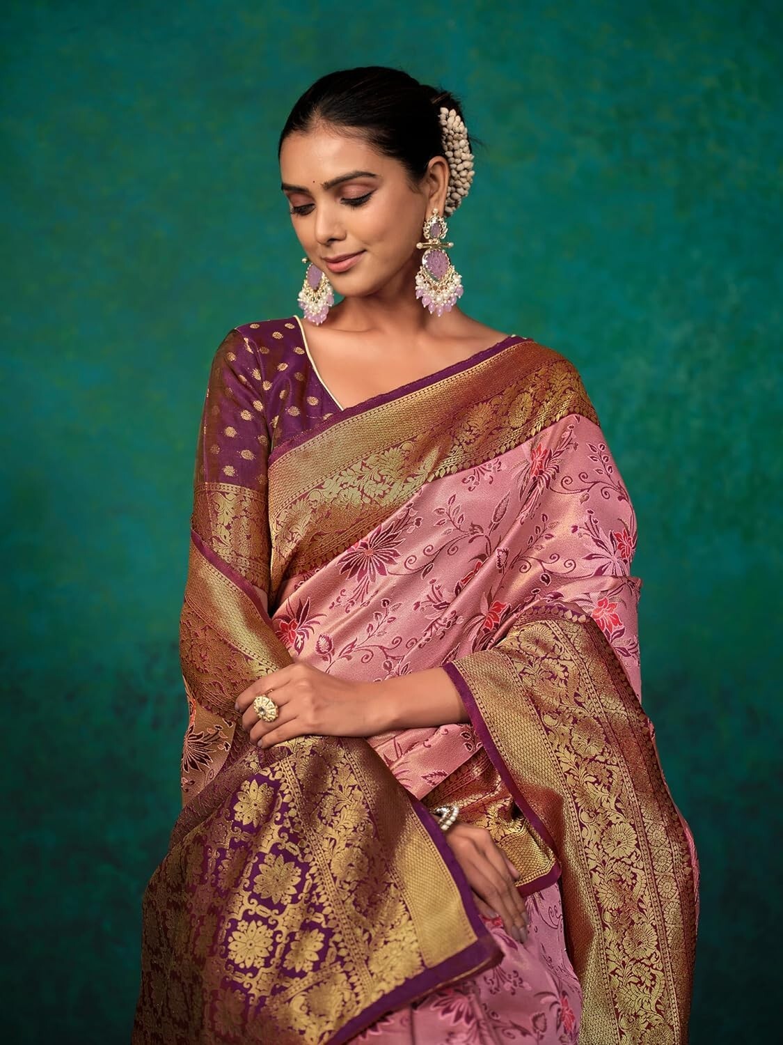 Women’s Silk Blend floral Woven Saree With Blouse Piece