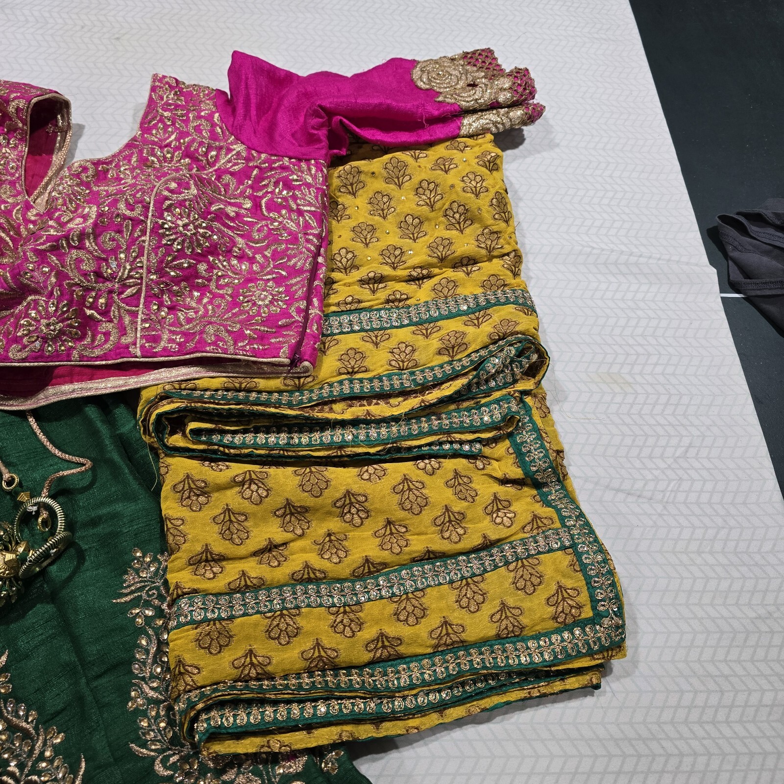 GORGEOUS! 3 PIECE Multi COLORED LENGHA CHOLI- SIZE M
