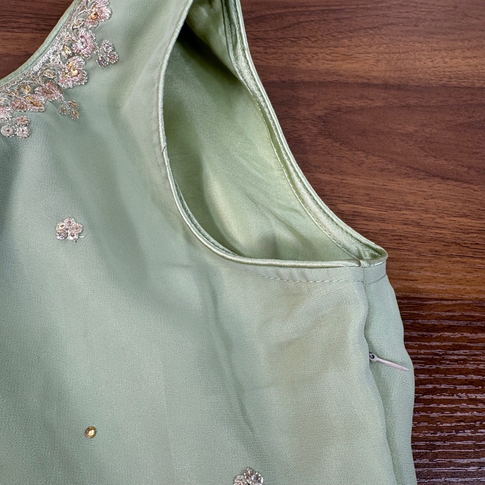 Lashkaraa Women Sage Green Embroidered Sequin Sleeveless Kurti Tunic Size L 40