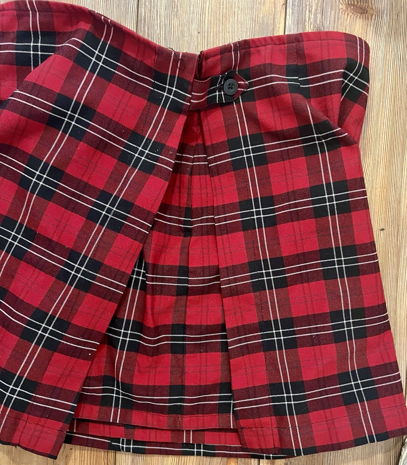 Women’s Red Plaid Skort. Size Medium.