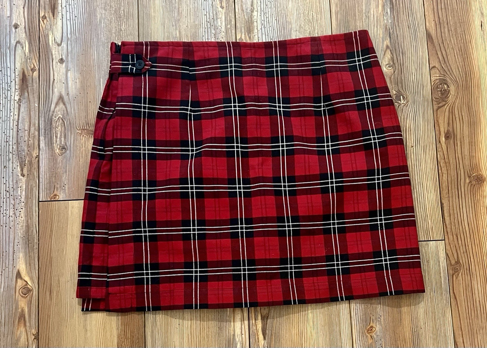 Women’s Red Plaid Skort. Size Medium.