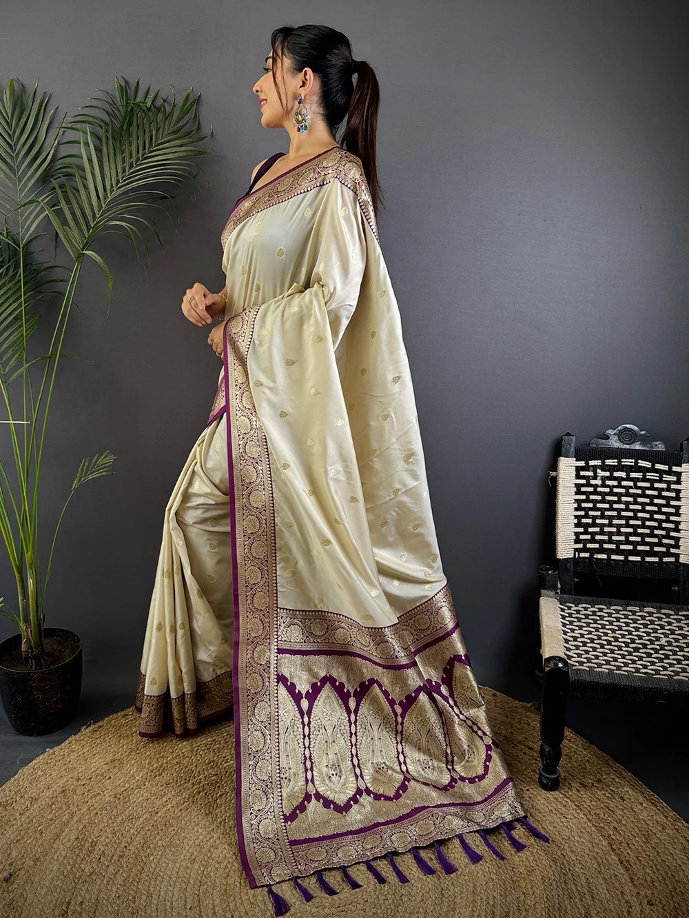 Women White Kanjivaram Silk Saree Zari Work Party Wear With Unstitched Blouse