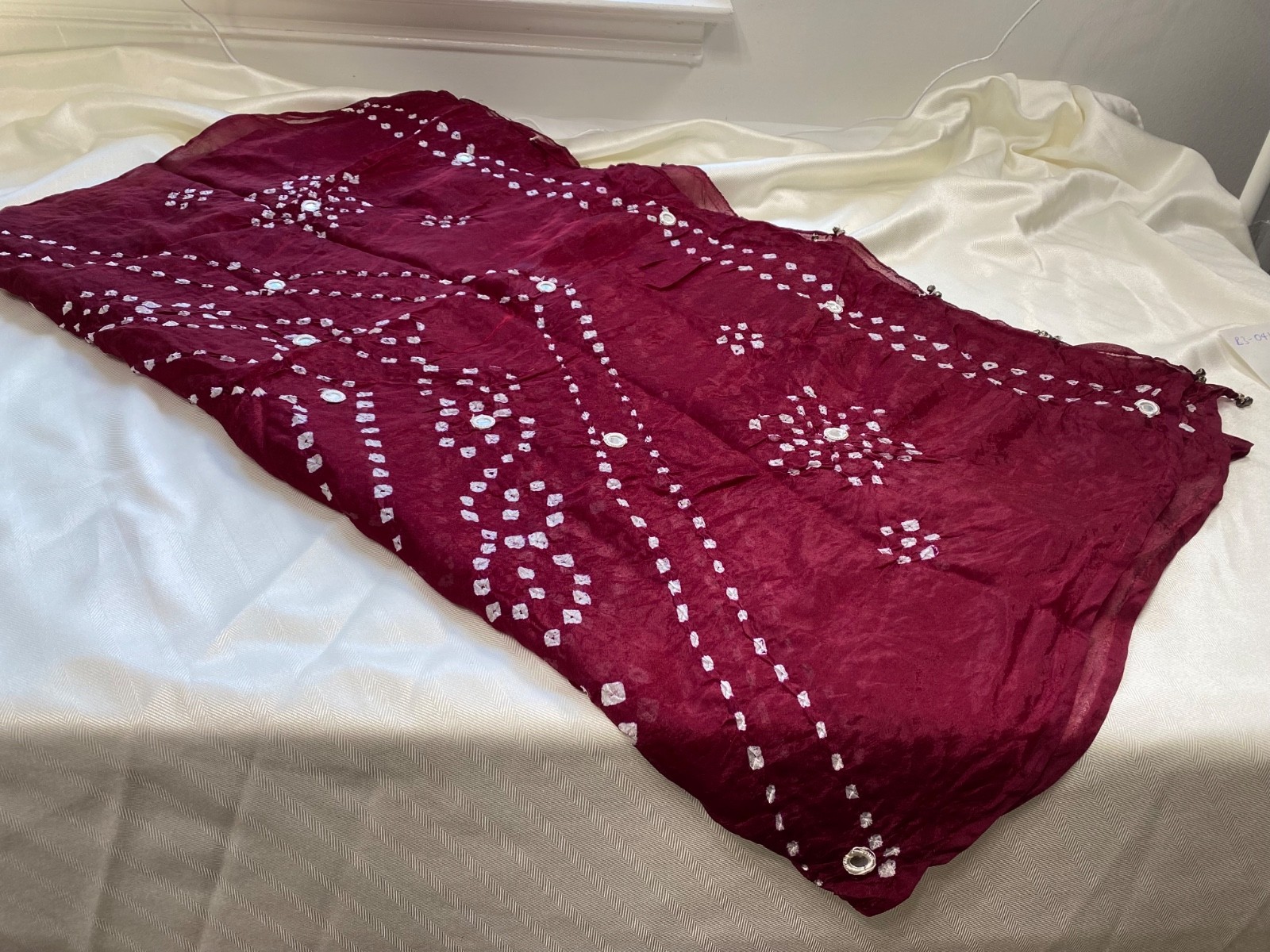 Bandini, jumki (ankle bells) accent, imitation ahbala – Maroon and white