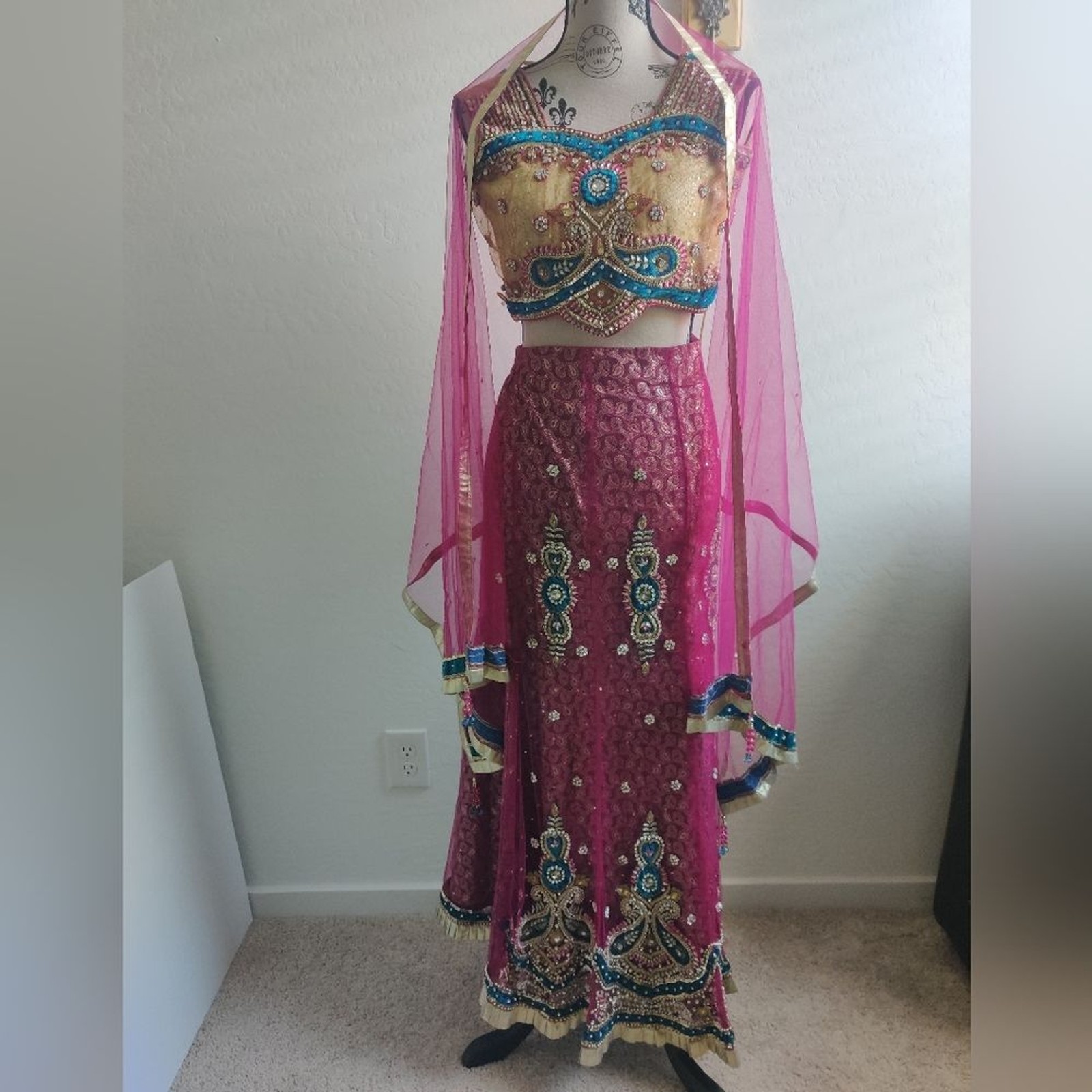 Authentic Y2K Pink Gold & Turquoise Bejeweled Paisley Saree Made in India_32