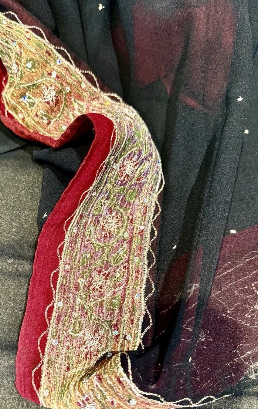 SARI CHIFFON Burgundy Embroidered Border/ Black Sequined Interior 44×200+” EUC
