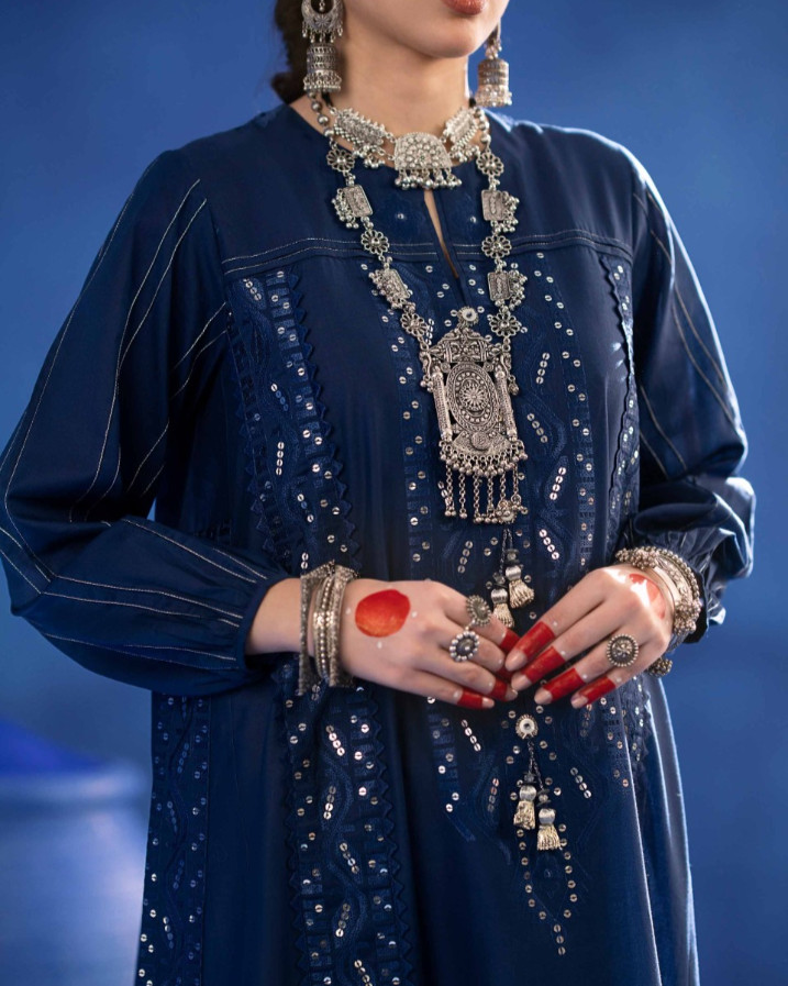 Pakistani women stitched Nisat linen Medium size Shirt and Chiffon Dupatta