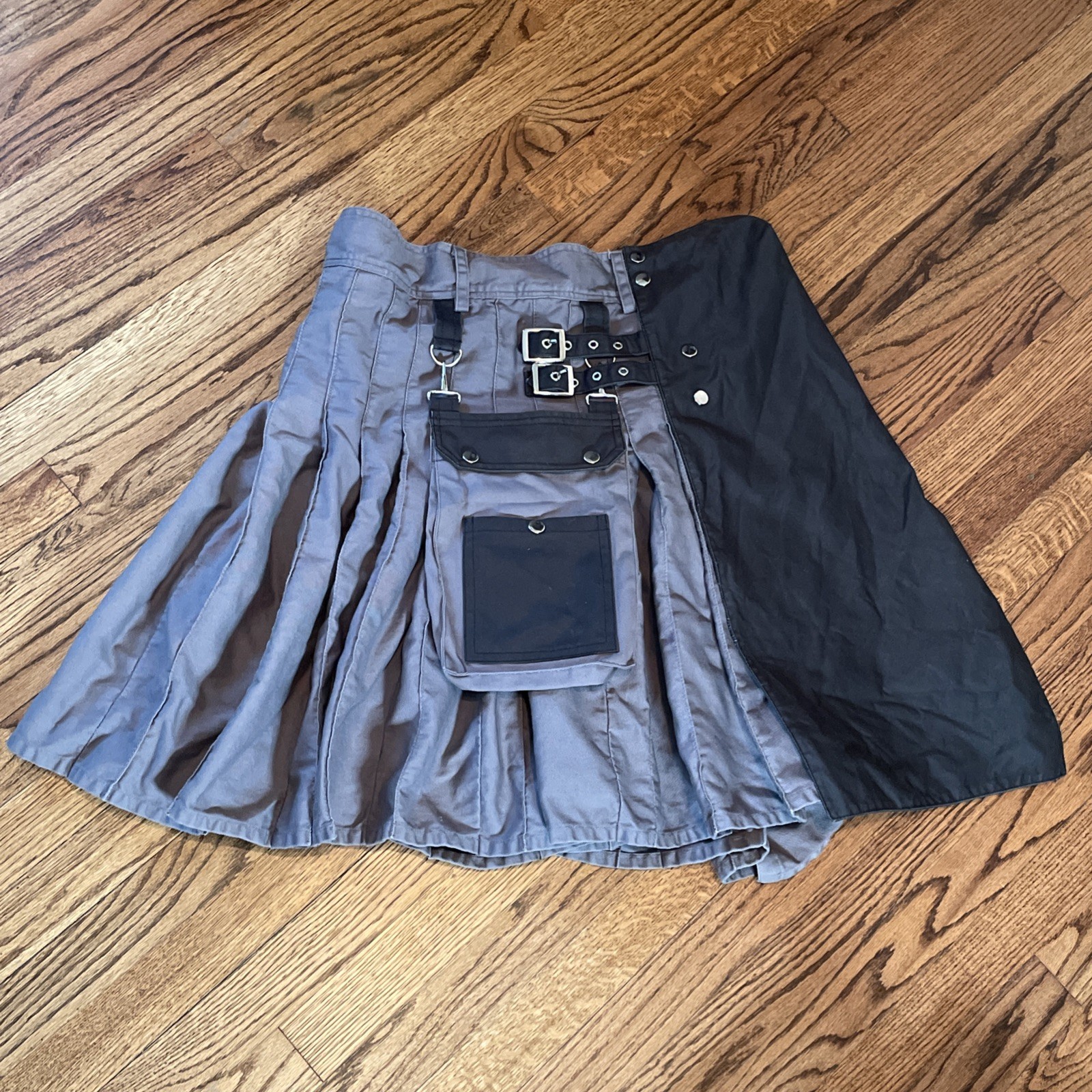 Men’s Utility Kilt Gray Size 40 Snap Pleaded Black Buckles Belt Loops