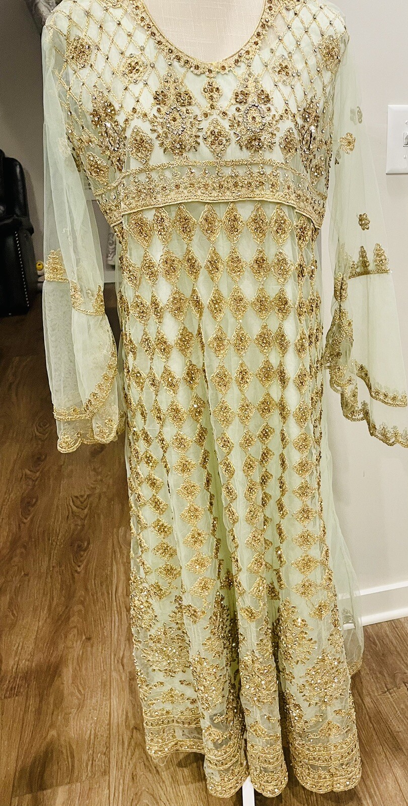 NEW Ready to Wear Professionally Stitched Pakistani Embroidered 4pcs Size Medium