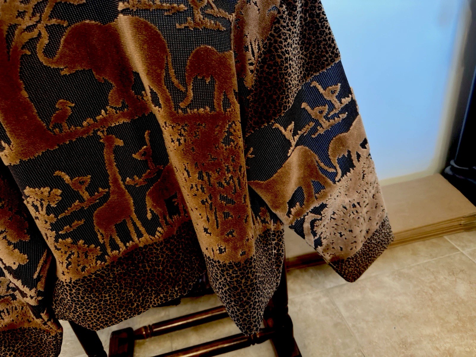 vtg Paco Soler Elephant-Giraffe- Flamingo Bird- Trees woven tapestry jacket. M/L