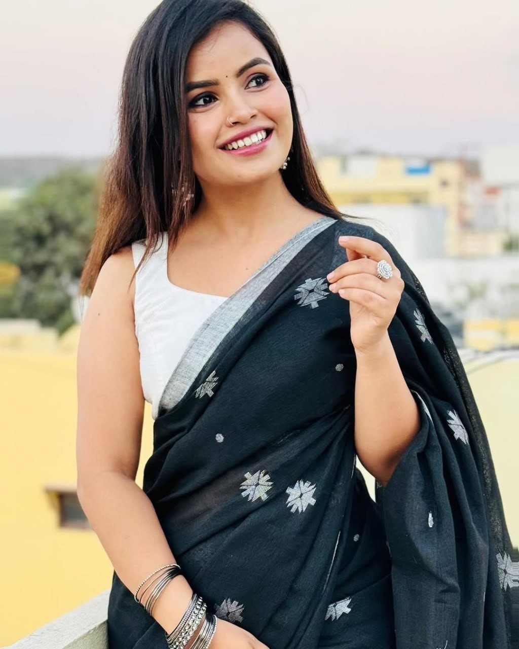 Minimalist Indian Ethnic Party Wear | Summer Breathable Saree