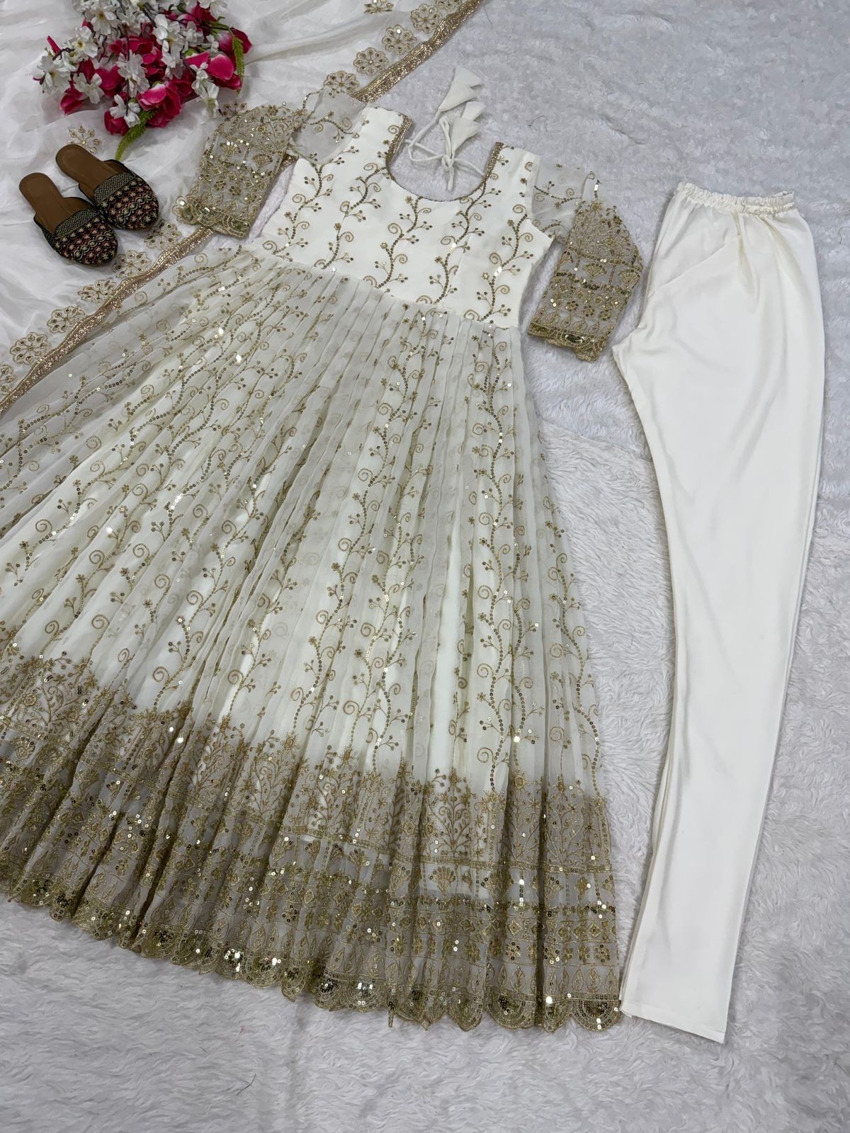 Presenting New Đěsigner Anarkali Suit In New Fancy Style