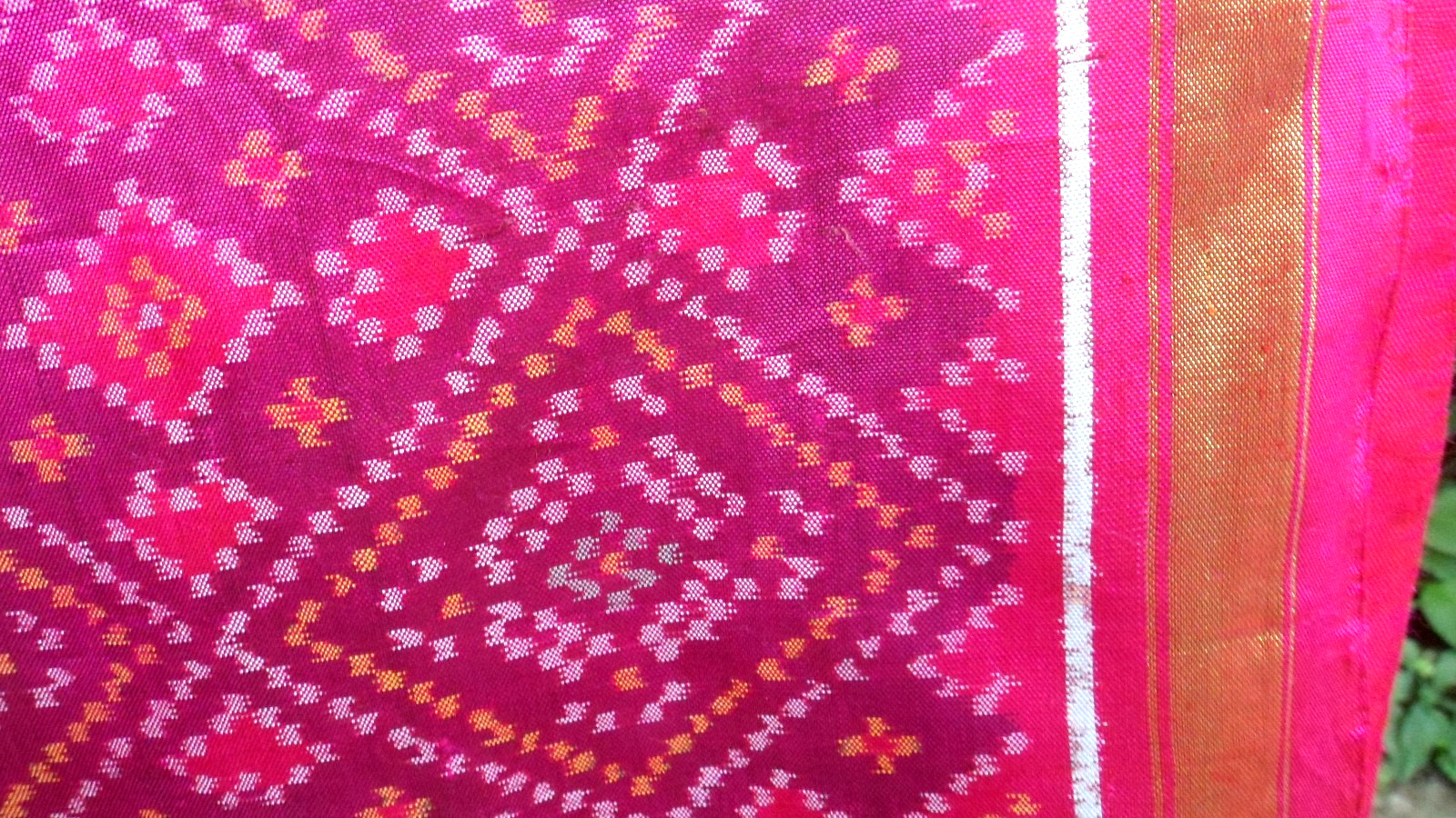 Silk Saree Sari Authentic Vibrant Rani Pink Gold Border 210 x 46 Inch Beautiful!