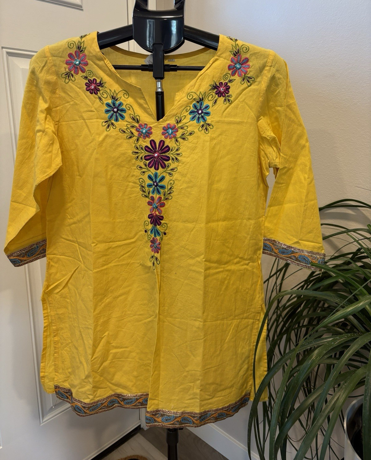 Galeria Hindu Women’s Yellow Embroidered Woven Cotton Kurta/Kurti Size M
