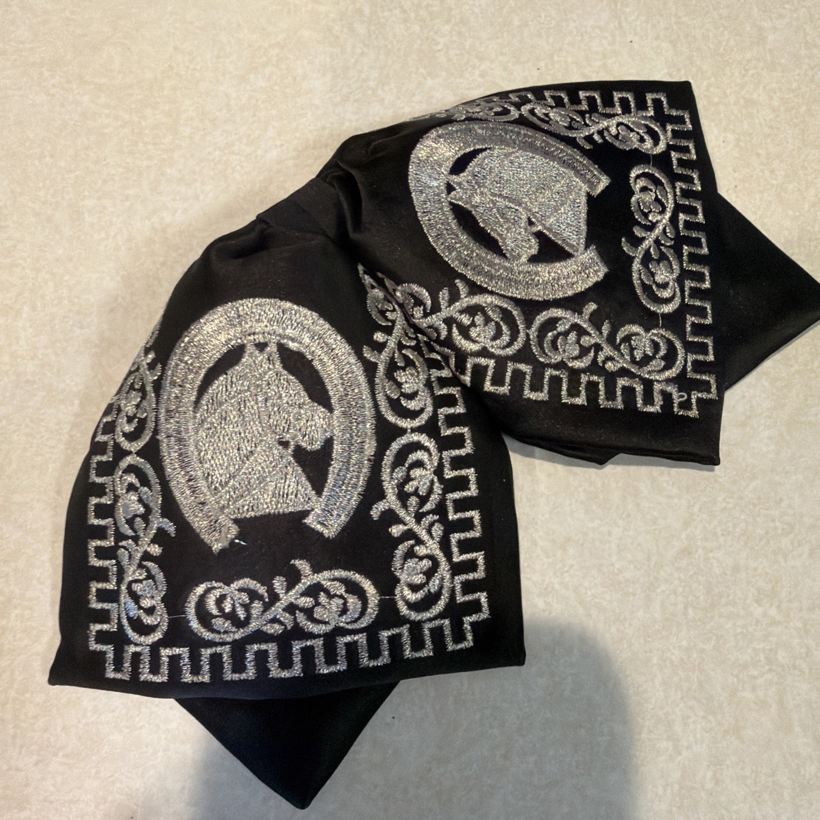 Mariachi Bow Tie, Black and a silver Horseshoe and Horse Embroidered/Moño Charro
