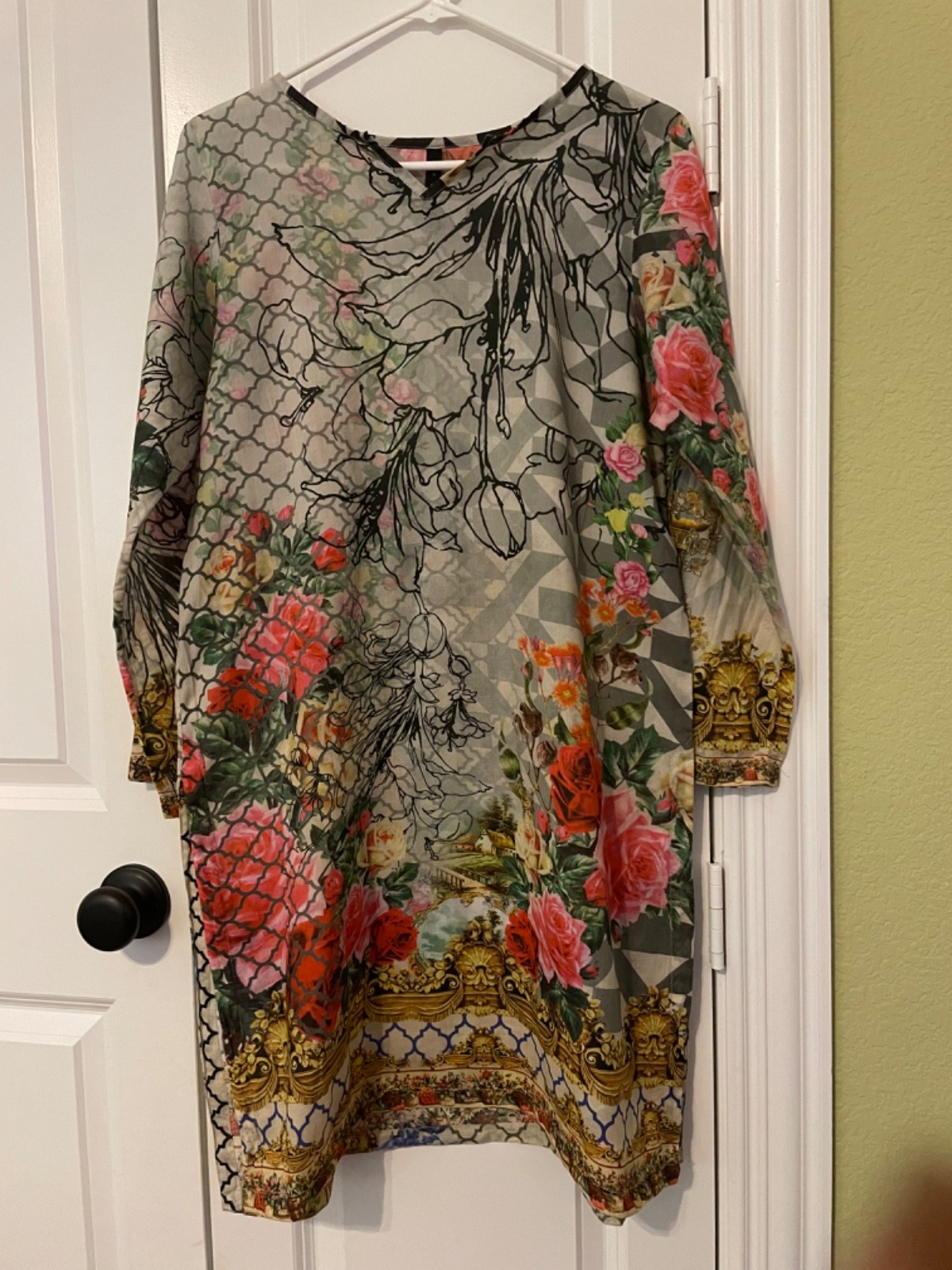 Women’s Printed kurti fabric Lawn Size Small Brand Warda.