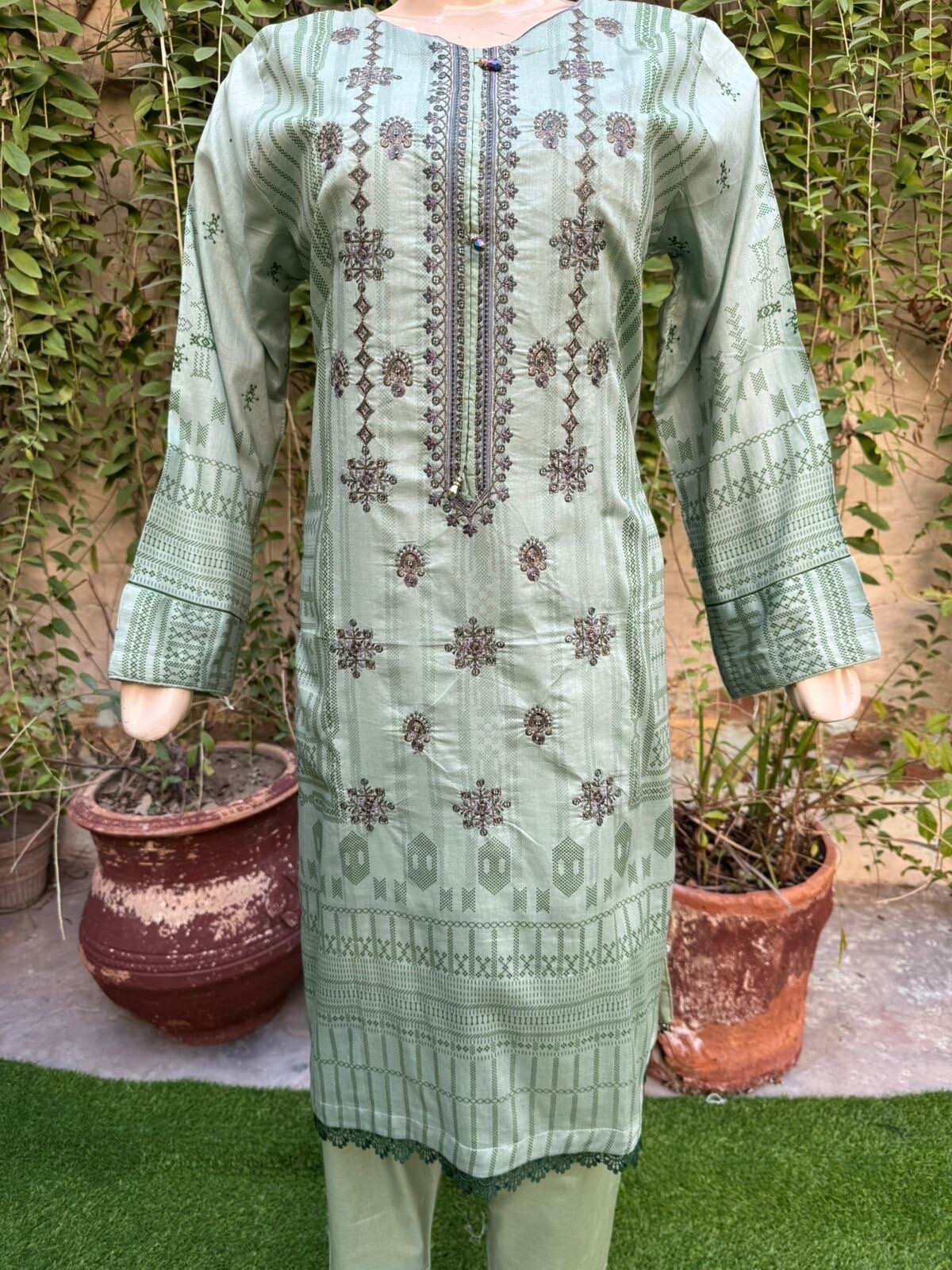 Pakistani Sage Green Printed Straight Shirt 3-PCS Lawn Suit w/ Threadwork ,XL