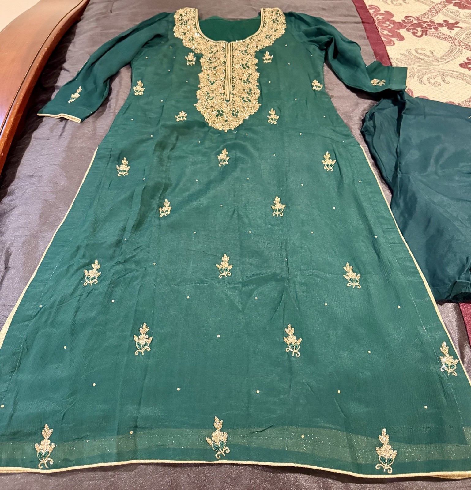 Women Green Embroidered Chiffon Cotton Blend Pakistani Unstitched 3pc Set